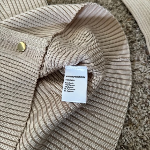 ME + EM Ribbed Knit Gold Button Front V-Neck Cardigan
size Small - Picture 11 of 12